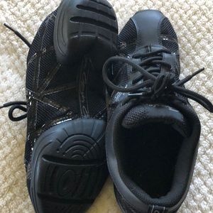 Woman’s size 8.5 jazz/hip hop dance shoes